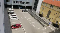 Hotel Saffron - parking