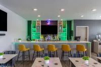 Microtel Inn & Suites Montreal Airport-Dorval QC - bar
