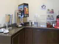 舒爾斯泰酒店-貝斯特韋斯特旗下弗雷斯諾中心 - 早餐