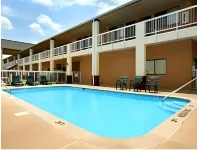 Super 8 by Wyndham Columbia - Pools