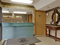 Super 8 by Wyndham Forest Park