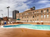 Quality Inn & Suites - Parking