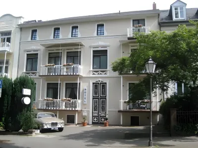 Hotel Villa Kisseleff Отели в г. Бад-Хомбург