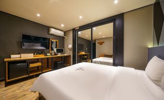 Iksan Hotel Veri