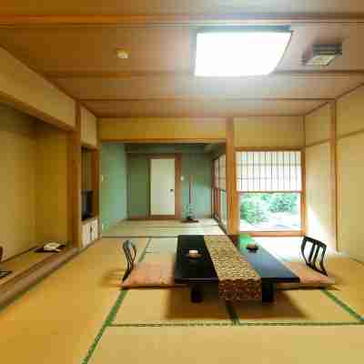 椿の宿吉田や Rooms