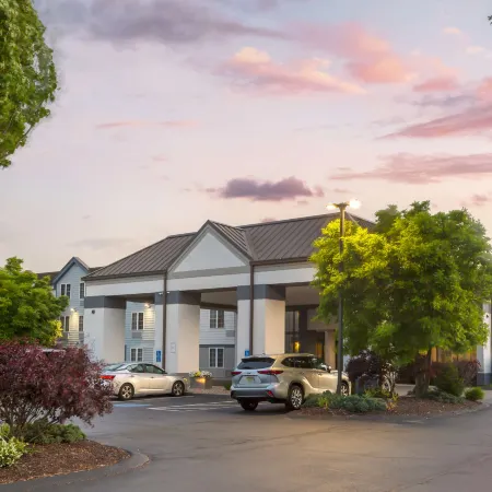 Best Western Hartford Hotel  Suites Отели рядом с достопримечательностью «Арена «XL-центр»»