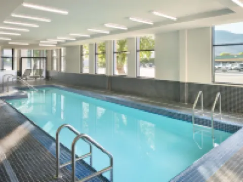 Four Points by Sheraton Penticton at the Convention Centre ペンティクトンのホテル