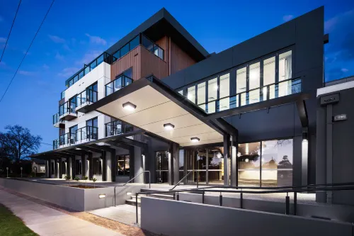 Quality Hotel Lakeside Hotels in East Bendigo