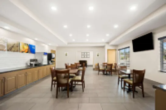 Comfort Inn & Suites High Point - Archdale Hotels in Archdale