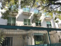 ريزيدنس ليريتيدج أريستوتيلس 225 باي بلوباي Hotels near بولانكو