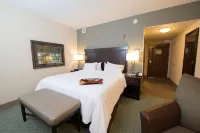 Hampton Inn & Suites Bismarck/Northwest Отели в г. Бисмарк