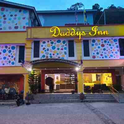Daddy's Inn Hotel Exterior