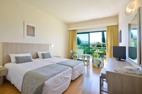 Natura Beach Hotel and Villas - bar