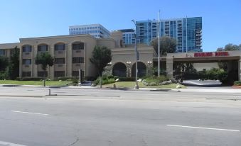 Portside Inn & Suites