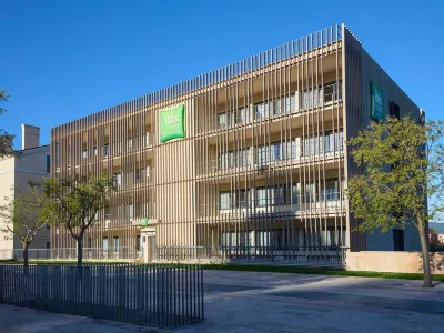 Ibis Styles Montélimar Centre Hotel dekat L Entrepot