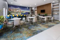 La Quinta Inn & Suites by Wyndham Memphis I-240 Hotels in Shelby County