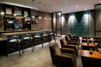 AC Hotel Boston Cleveland Circle - bar