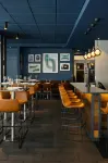 Four Points by Sheraton Surrey - bar