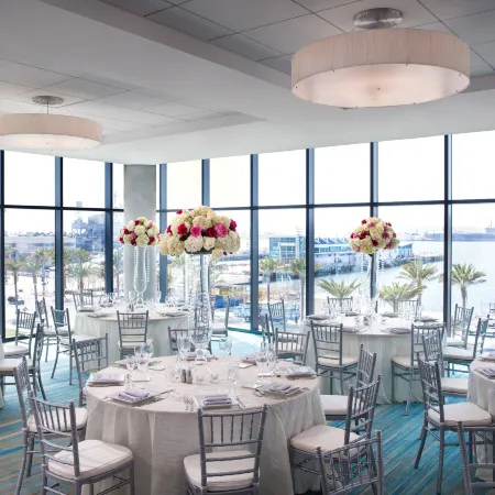 SpringHill Suites by Marriott San Diego Downtown/Bayfront Отели рядом с достопримечательностью «Торговый центр Seaport Village»