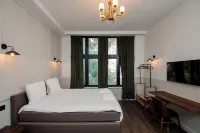 Mr.Lewis Rotterdam Hotels in 