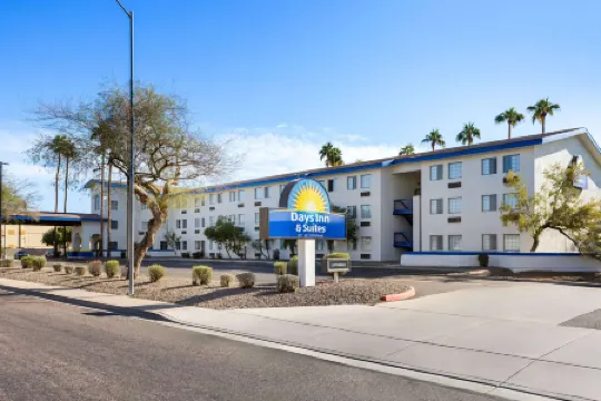 Days Inn & Suites by Wyndham Mesa Near Phoenix