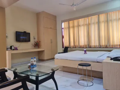 Vits Select Grand Inn, Ratnagiri Отели в г. Bhatye