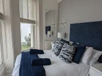 Stylish 1 Bed Apartment with Sea views - balcony