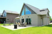 3 br. 2ba sleeps 14