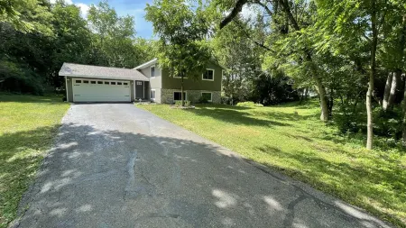 Secluded 3 bedroom Villa, Patio, BBQ + EV charger- Sleeps 9 max