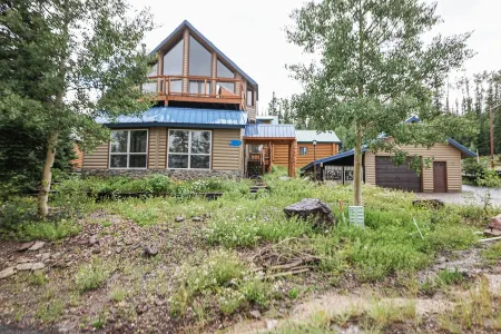 Mountain Cabin w/VIEWS in Brian Head, Utah! Fun to be had Winter, Summer & Fall!