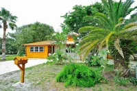 1st Street Cedar Beach House Retreat Hotels near Las Olas Massage and Wellness