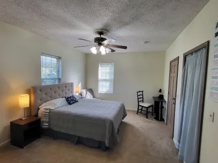 Peaceful Suite on the Water "Osprey Sunrise over the river from your porch. Отели в г. Бенедикт