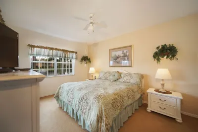 'BEST BUY' Affordable & Beautiful Waterfront Condo w/Sunbathing Deck Hotels near Circle K