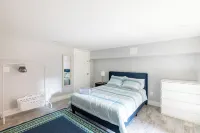 Spacious & Modern Suite by Metro in Capitol Hill Hotels in Capitol Hill
