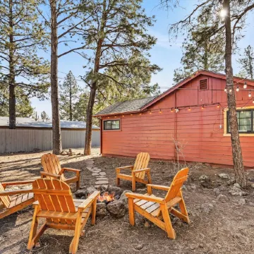 Clever Cabins - 2 Adjacent Homes w/Fully Fenced Yards, AC, W/D, Smart TVs, WiFi
