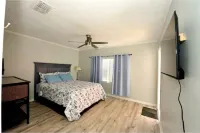 Madeira Beach1 Waterfront & 2-3 minutes' Walk to the Beach