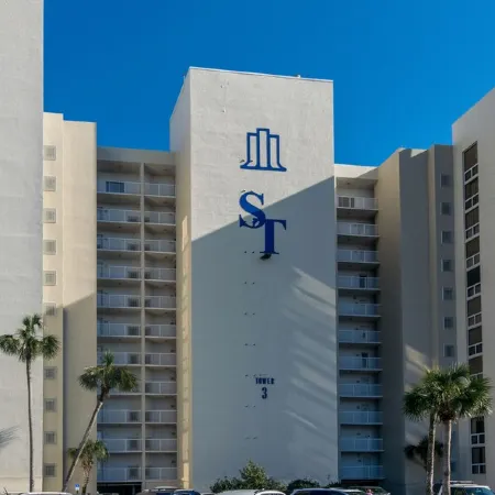 Book Your Beach Vacation! Penthouse Unit with Stunning Views of Destin!