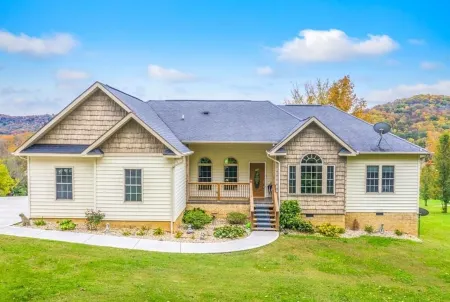 MOUNTAIN CABIN IN EAST TENNESSE