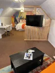 Stylish loft. Perfect for both travelers & event planners, alike! Hotels near The University of Akron