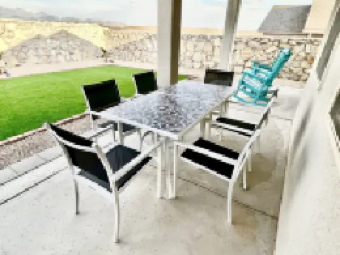 ⭐️ Western Style Casita w/ 3BR and a Fitness Room plus View to the Mountains