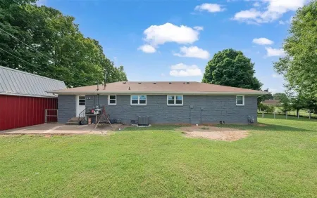 Charming 3-bedroom house "Cavern" with tons of amenities in Cave City.