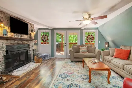 Cameo Tree Top Chalet - HOT TUB and Pet Friendly