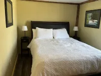 Recently renovated, country setting, short walk to town and beach Hotels in Bolton