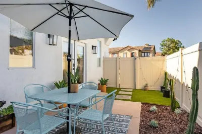 Adorable studio with easy parking on the street. Ask if you need driveway.