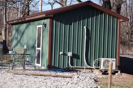 Studio Cabin on Grand Lake near Bernice State Park53996 E 270RD, Afton OK 74331 Отели в г. Бернис