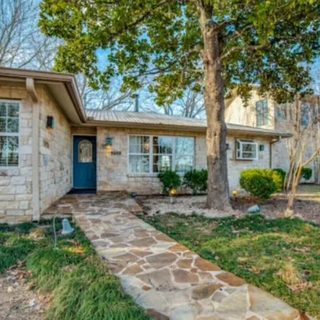 Hill Country Retreat I Private Pool & Hot Tub I Mins to Wineries & Town Square