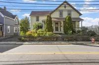 Victorian 4BR/2BA Modern Home Hotels near Otis Library
