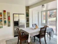 Central Location, Hot tub, Huge Yard, New Bathroom