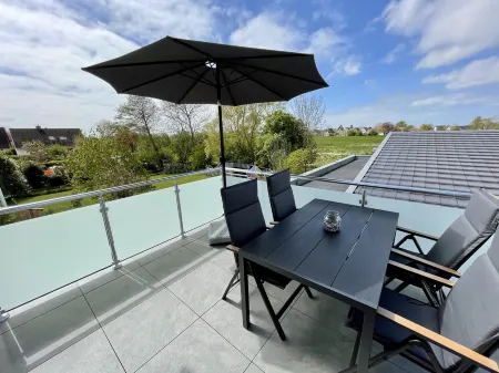 Windward modern new-build apartment near the beach *Wallbox*