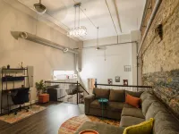 King Sized - Heart of Downtown Lafayette Hotel a 